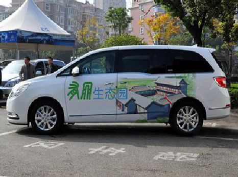 金秀户外车贴喷绘如何保持效果?